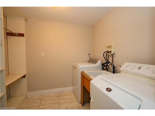 2204 Portage Road, Niagara Falls, ON - Indoor Photo Showing Laundry Room