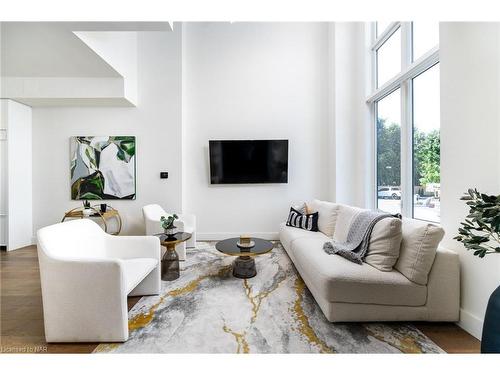 6-1397 York Road, Niagara-On-The-Lake, ON - Indoor Photo Showing Living Room