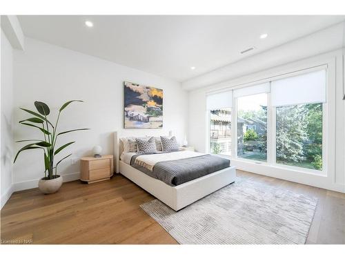 8-1397 York Road, Niagara-On-The-Lake, ON - Indoor Photo Showing Bedroom