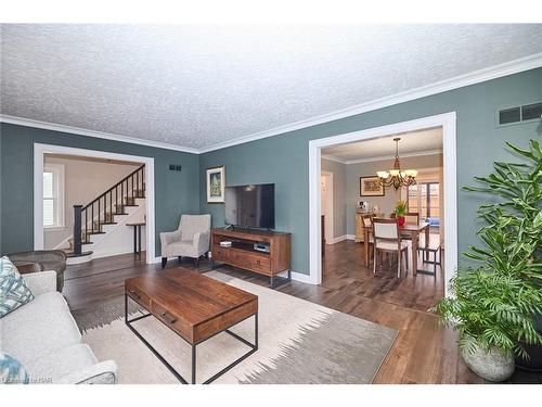 217 Edgar Street, Welland, ON - Indoor Photo Showing Living Room