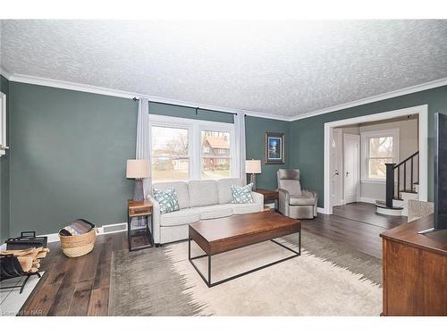 217 Edgar Street, Welland, ON - Indoor Photo Showing Living Room