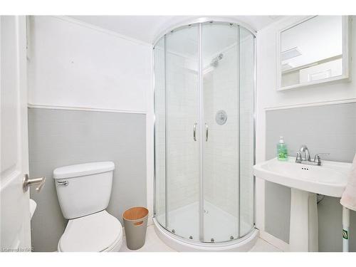 217 Edgar Street, Welland, ON - Indoor Photo Showing Bathroom