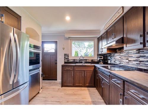 65 Wildwood Road, St. Catharines, ON - Indoor Photo Showing Kitchen With Stainless Steel Kitchen