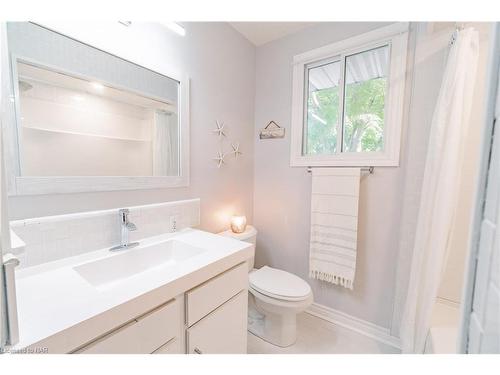 65 Wildwood Road, St. Catharines, ON - Indoor Photo Showing Bathroom