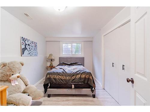 65 Wildwood Road, St. Catharines, ON - Indoor Photo Showing Bedroom