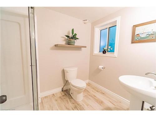 65 Wildwood Road, St. Catharines, ON - Indoor Photo Showing Bathroom