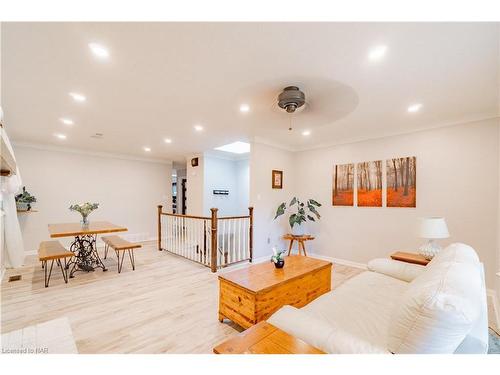 65 Wildwood Road, St. Catharines, ON - Indoor Photo Showing Living Room