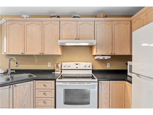 27 Cozocar Crescent, St. Catharines, ON - Indoor Photo Showing Kitchen With Double Sink