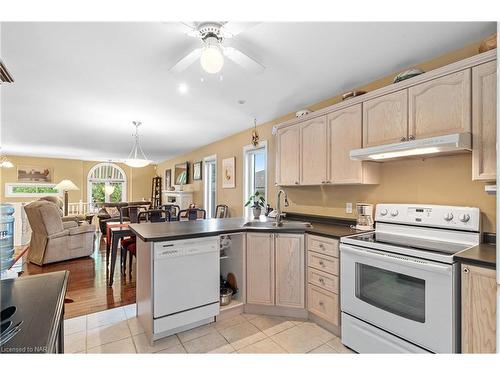 27 Cozocar Crescent, St. Catharines, ON - Indoor Photo Showing Kitchen With Double Sink