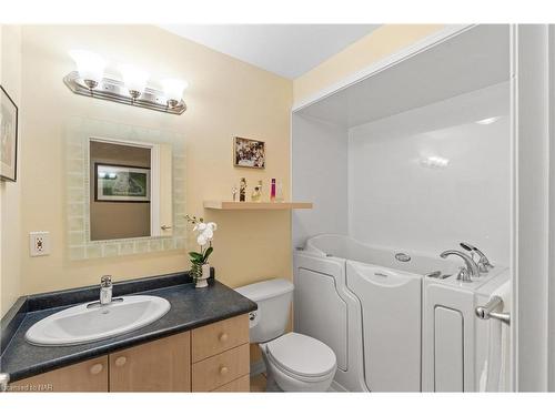 27 Cozocar Crescent, St. Catharines, ON - Indoor Photo Showing Bathroom