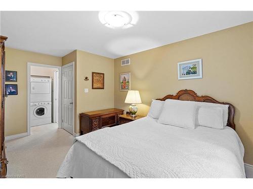 27 Cozocar Crescent, St. Catharines, ON - Indoor Photo Showing Bedroom