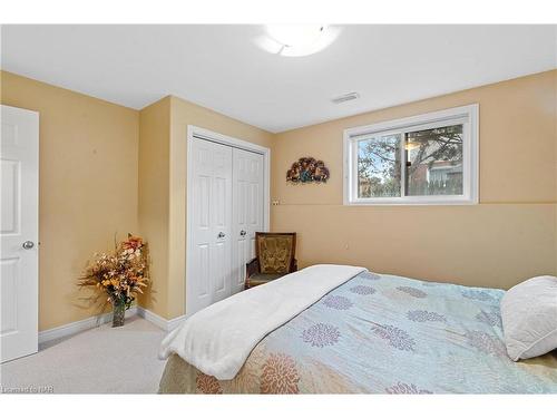 27 Cozocar Crescent, St. Catharines, ON - Indoor Photo Showing Bedroom