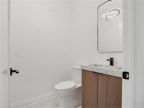 153G Port Robinson Road, Fonthill, ON - Indoor Photo Showing Bathroom