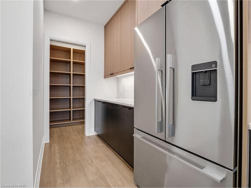 153G Port Robinson Road, Fonthill, ON - Indoor Photo Showing Kitchen