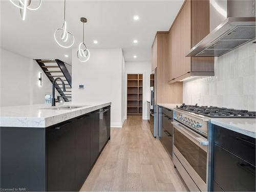 153G Port Robinson Road, Fonthill, ON - Indoor Photo Showing Kitchen With Upgraded Kitchen