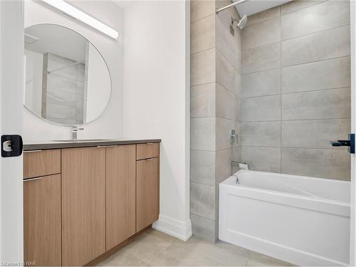 153G Port Robinson Road, Fonthill, ON - Indoor Photo Showing Bathroom