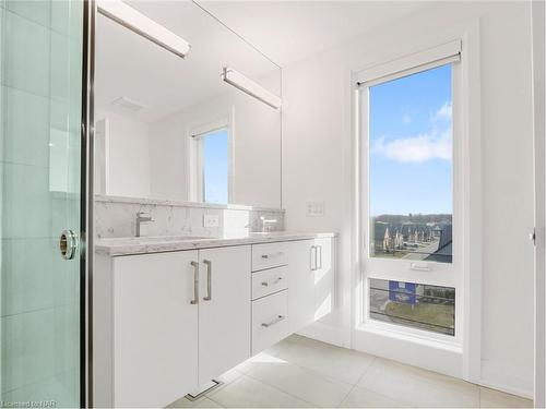 153G Port Robinson Road, Fonthill, ON - Indoor Photo Showing Bathroom