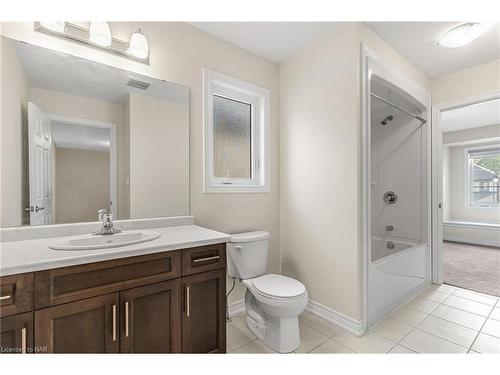 6165 Eaglewood Drive, Niagara Falls, ON - Indoor Photo Showing Bathroom