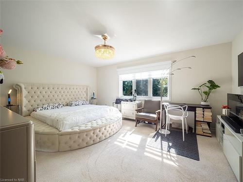 7892 Odell Crescent, Niagara Falls, ON - Indoor Photo Showing Bedroom