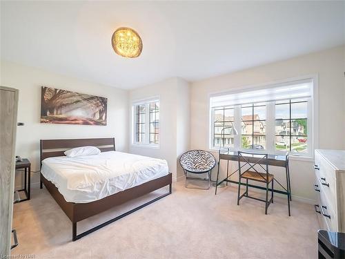 7892 Odell Crescent, Niagara Falls, ON - Indoor Photo Showing Bedroom