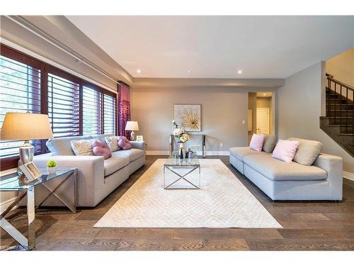 7181 Lionshead Avenue, Niagara Falls, ON - Indoor Photo Showing Living Room