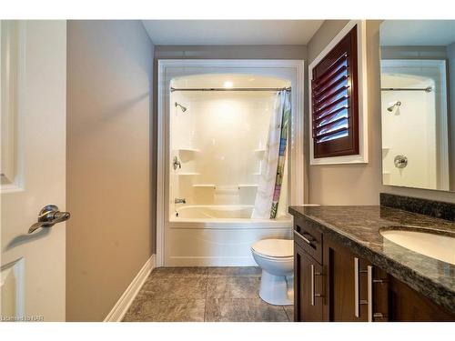 7181 Lionshead Avenue, Niagara Falls, ON - Indoor Photo Showing Bathroom