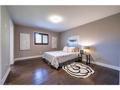 7181 Lionshead Avenue, Niagara Falls, ON - Indoor Photo Showing Bedroom