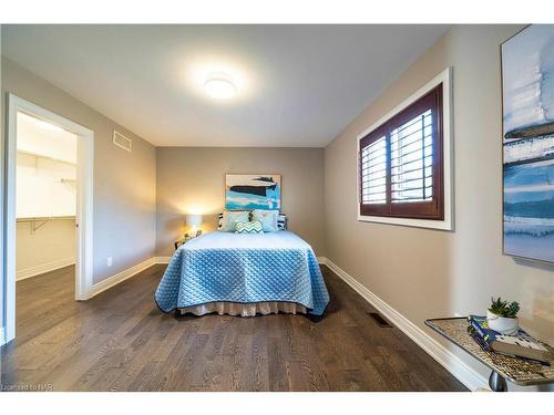 7181 Lionshead Avenue, Niagara Falls, ON - Indoor Photo Showing Bedroom