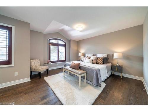 7181 Lionshead Avenue, Niagara Falls, ON - Indoor Photo Showing Bedroom