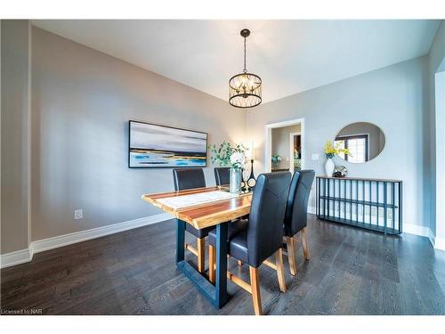 7181 Lionshead Avenue, Niagara Falls, ON - Indoor Photo Showing Dining Room