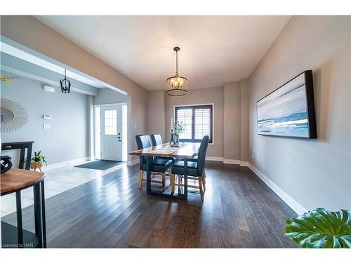 7181 Lionshead Avenue, Niagara Falls, ON - Indoor Photo Showing Dining Room