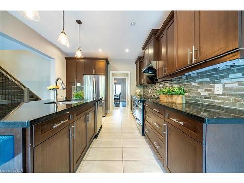 7181 Lionshead Avenue, Niagara Falls, ON - Indoor Photo Showing Kitchen With Upgraded Kitchen