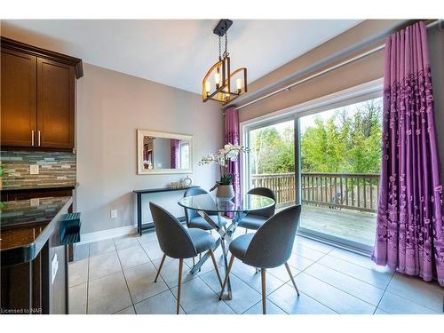 7181 Lionshead Avenue, Niagara Falls, ON - Indoor Photo Showing Dining Room