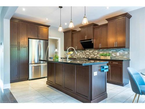 7181 Lionshead Avenue, Niagara Falls, ON - Indoor Photo Showing Kitchen With Stainless Steel Kitchen With Upgraded Kitchen