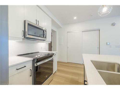 203-118 West Street, Port Colborne, ON - Indoor Photo Showing Kitchen With Upgraded Kitchen