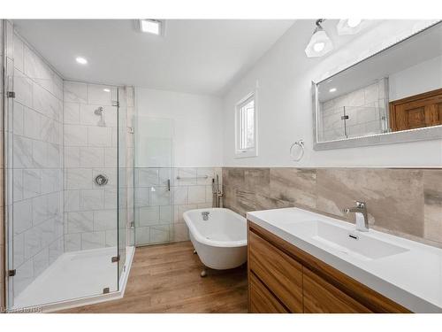 3054 Thunder Bay Road, Ridgeway, ON - Indoor Photo Showing Bathroom