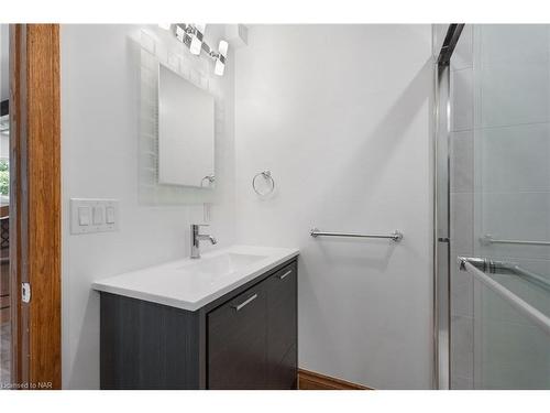 3054 Thunder Bay Road, Ridgeway, ON - Indoor Photo Showing Bathroom