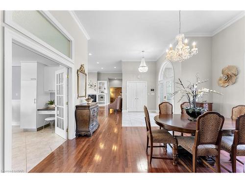 8113 Fatima Court, Niagara Falls, ON - Indoor Photo Showing Dining Room