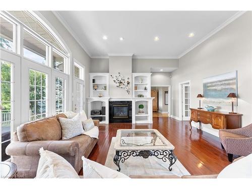 8113 Fatima Court, Niagara Falls, ON - Indoor Photo Showing Living Room With Fireplace