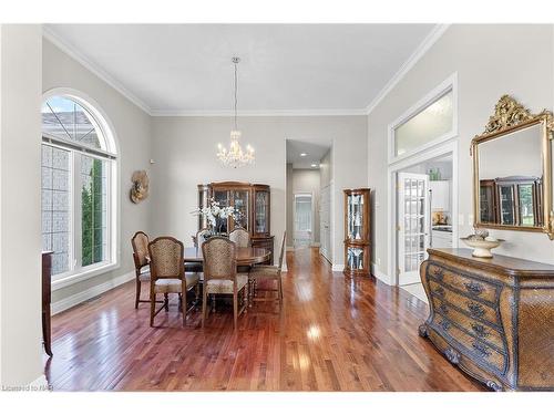 8113 Fatima Court, Niagara Falls, ON - Indoor Photo Showing Dining Room