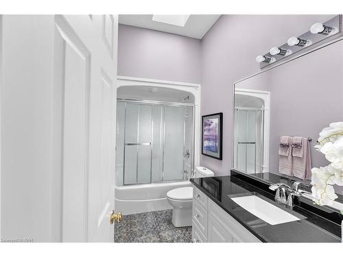 8113 Fatima Court, Niagara Falls, ON - Indoor Photo Showing Bathroom