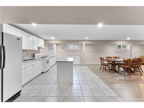 8113 Fatima Court, Niagara Falls, ON - Indoor Photo Showing Kitchen