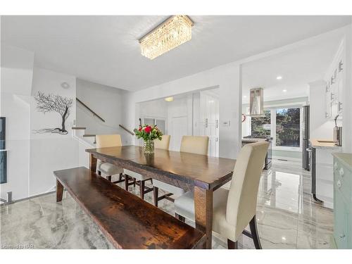 12-1 Lakeside Drive, St. Catharines, ON - Indoor Photo Showing Dining Room