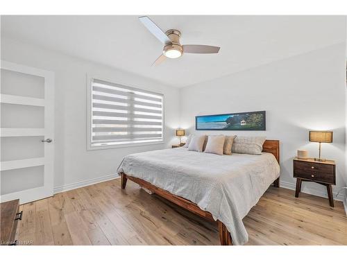 12-1 Lakeside Drive, St. Catharines, ON - Indoor Photo Showing Bedroom