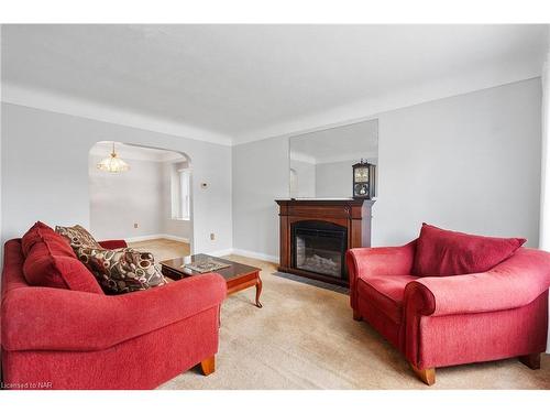 149 South Drive, St. Catharines, ON - Indoor Photo Showing Living Room With Fireplace