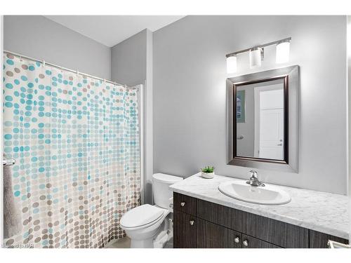 7-1347 Whetherfield Street Street, London, ON - Indoor Photo Showing Bathroom