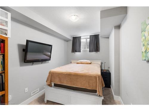 7-1347 Whetherfield Street Street, London, ON - Indoor Photo Showing Bedroom