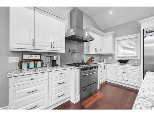 7100 Waterloo Drive, Niagara Falls, ON - Indoor Photo Showing Kitchen With Upgraded Kitchen