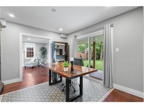 7100 Waterloo Drive, Niagara Falls, ON - Indoor Photo Showing Living Room