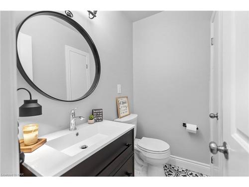 7100 Waterloo Drive, Niagara Falls, ON - Indoor Photo Showing Bathroom